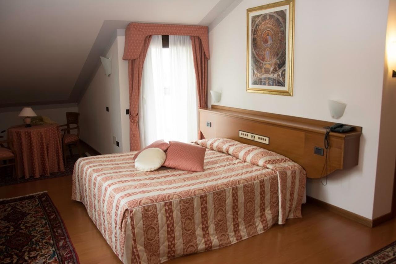 Hotel Piroga Padova Selvazzano Dentro Extérieur photo
